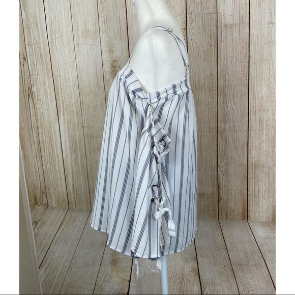 Buckle | GIMMICKS | Striped Cold Shoulder Top - Picture 6 of 9